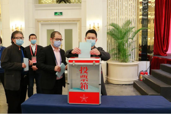 中國演藝設備技術協會第七屆第一次會員代表暨第一次理事會議在廣州成功舉辦。祝賀恩平市海天電子科技有限公司成為中國演藝設備技術協會第七屆常務理事單位。 中國演藝設備技術協會第七屆第一次會員代表暨第一次理事會議在廣州成功舉辦。祝賀恩平市海天電子科技有限公司成為中國演藝設備技術協會第七屆常務理事單位。